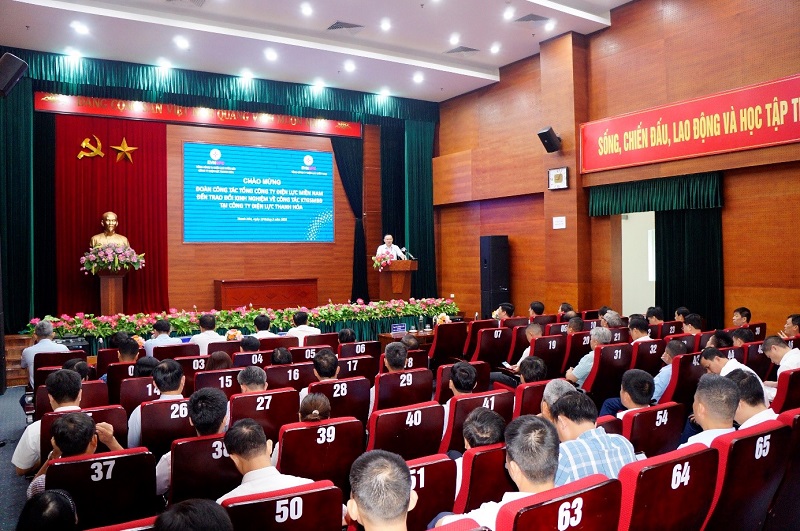 Kết nối hai miền, tăng cường chia sẻ kinh nghiệm trong công tác kiểm tra giám sát mua bán điện