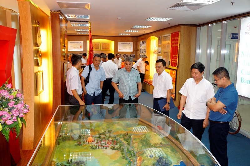 Kết nối hai miền, tăng cường chia sẻ kinh nghiệm trong công tác kiểm tra giám sát mua bán điện