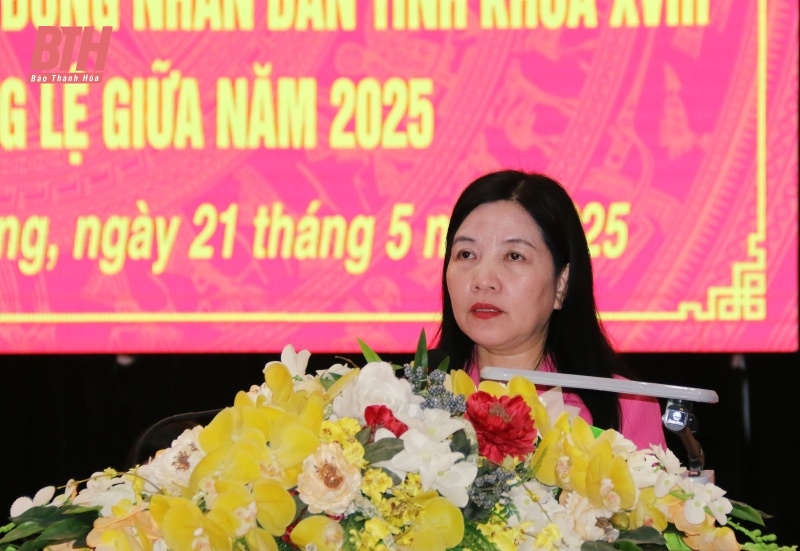 Chủ tịch Ủy ban MTTQ tỉnh Phạm Thị Thanh Thủy và các đại biểu HĐND tỉnh tiếp xúc cử tri huyện Quảng Xương