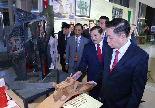 Trao giải sáng tác về học tập và làm theo tư tưởng, đạo đức, phong cách của Bác
