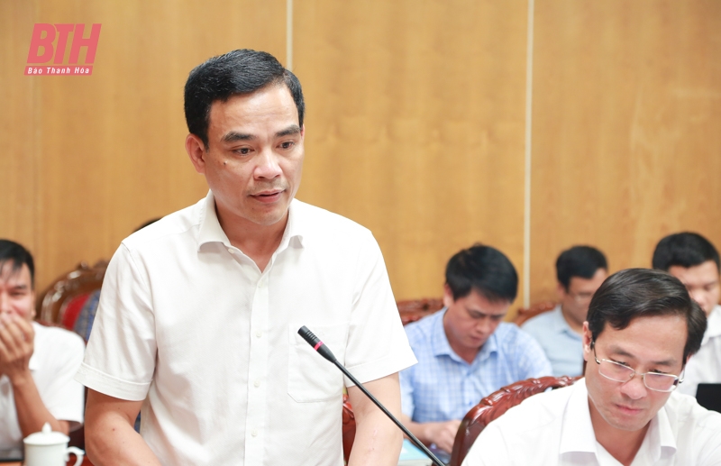 Phó Chủ tịch UBND dang nhap m88 Lê Đức Giang nghe báo cáo một số nội dung của ngành Nông nghiệp và Môi trường