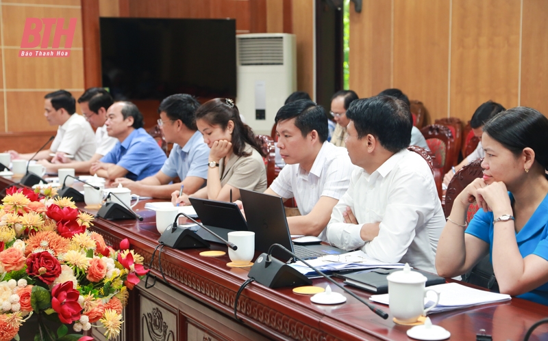 Phó Chủ tịch UBND dang nhap m88 Lê Đức Giang nghe báo cáo một số nội dung của ngành Nông nghiệp và Môi trường