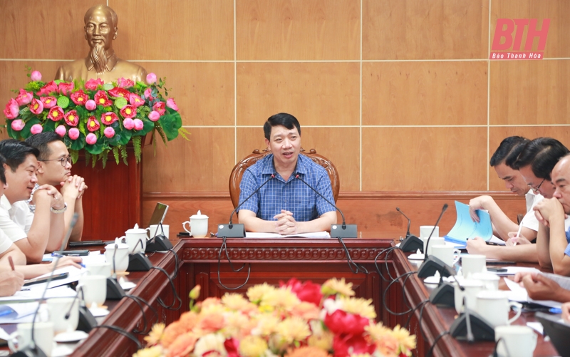 Phó Chủ tịch UBND dang nhap m88 Lê Đức Giang nghe báo cáo một số nội dung của ngành Nông nghiệp và Môi trường