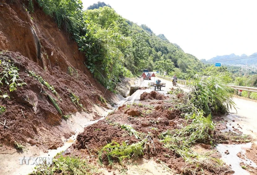 Thủ tướng chỉ đạo tập trung ứng phó nguy cơ mưa lớn, sạt lở đất, lũ quét