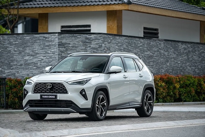 Toyota Việt Nam triệu hồi gần 1.500 xe Yaris Cross HEV do lỗi kính nóc