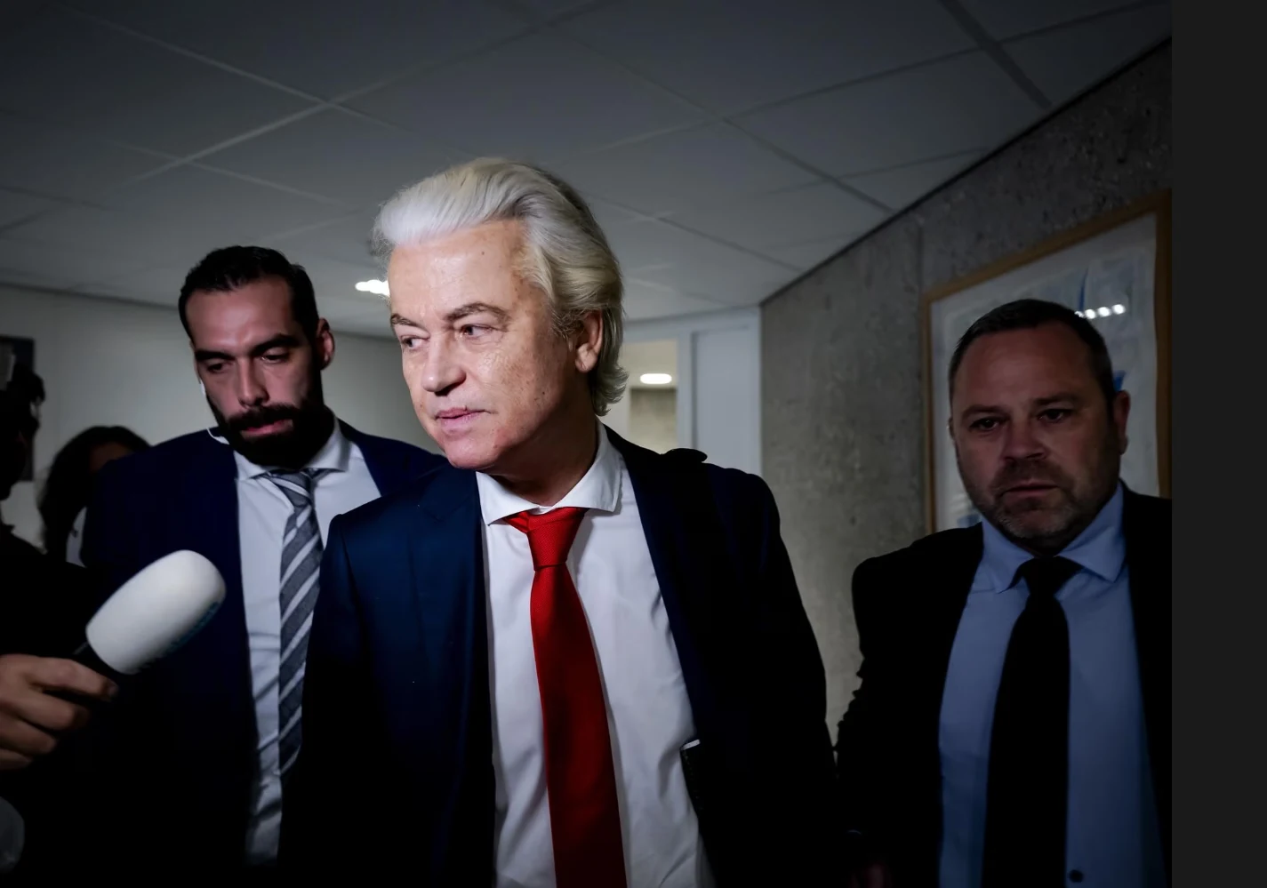 Chính phủ Hà Lan sụp đổ khi lãnh đạo cực hữu rút đảng khỏi liên minh