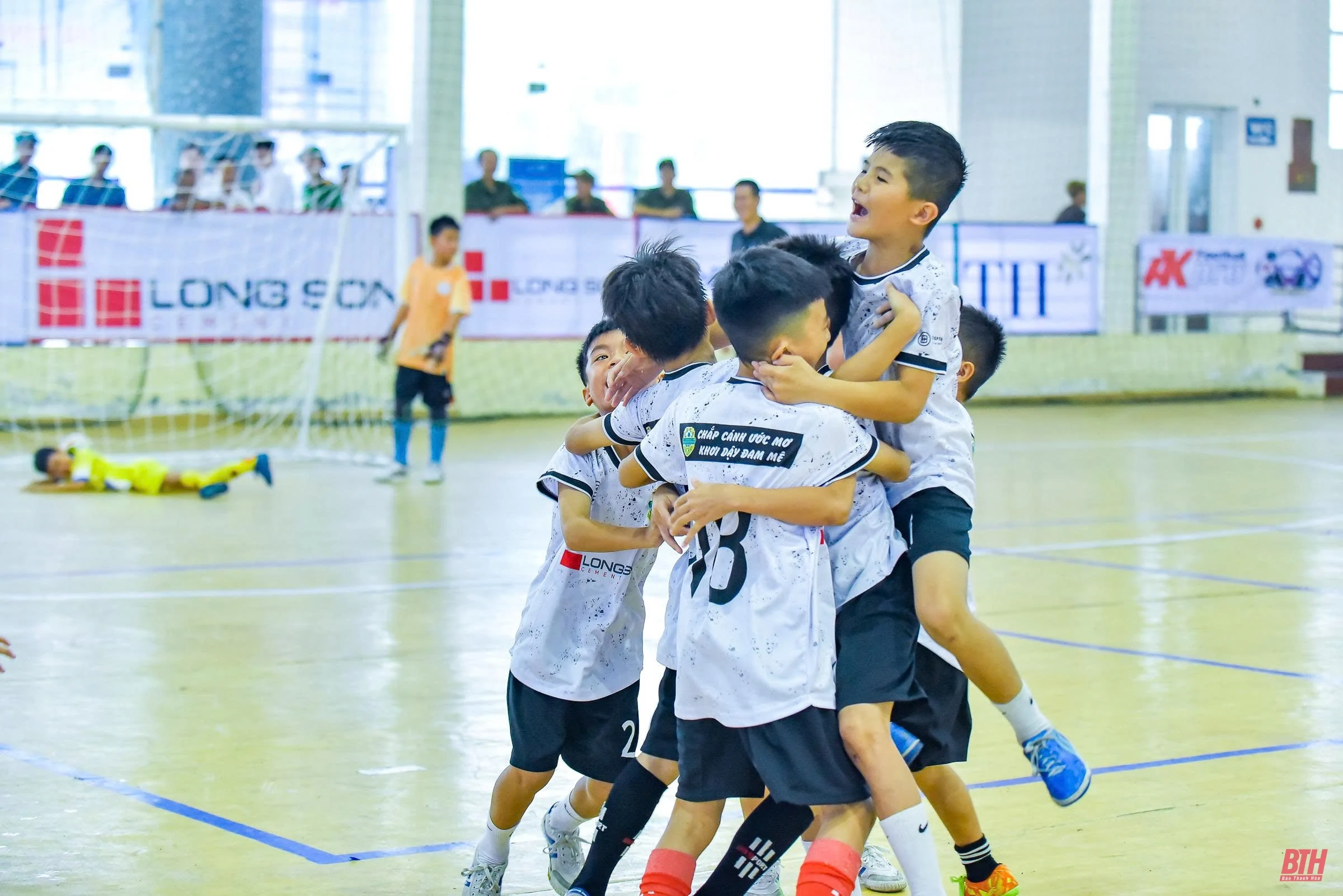 U8 và U10 Nghi Sơn cùng vào chung kết: Thành quả từ sự chuẩn bị chuyên nghiệp