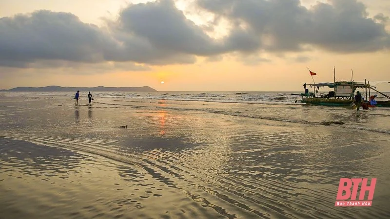 Bình minh ở làng chài ven biển xứ Thanh