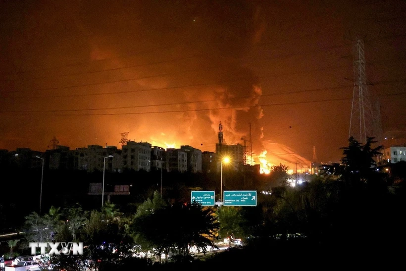 Tổng thống Pháp cảnh báo chống lại việc áp đặt thay đổi chế độ tại Iran