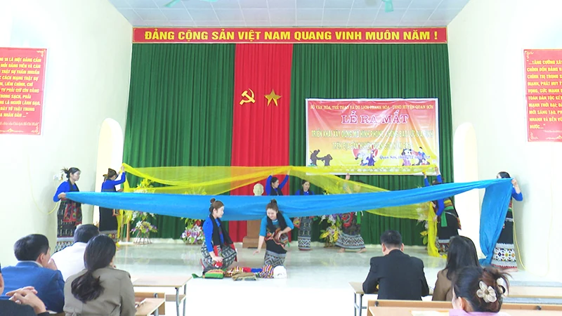 Cùng nâng niu, trân trọng những hạt nhân, 