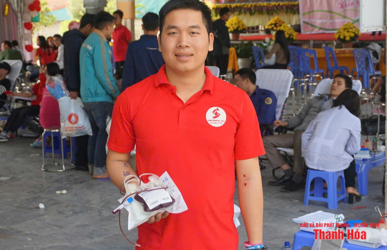 Câu chuyện nhỏ trong Hành trình Đỏ (Bài 1): Hạnh phúc vì được cho đi