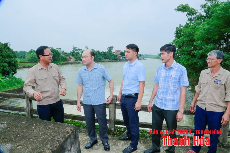 Giám đốc Sở Nông nghiệp và Môi m88 cá cược thể thao trực tuyến kiểm tra tình trạng xác động vật vứt trôi nổi trên kênh
