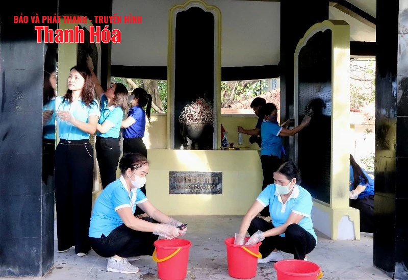 Ra quân vệ sinh môi trường khu vực Nhà bia tưởng niệm m88 the thao sĩ