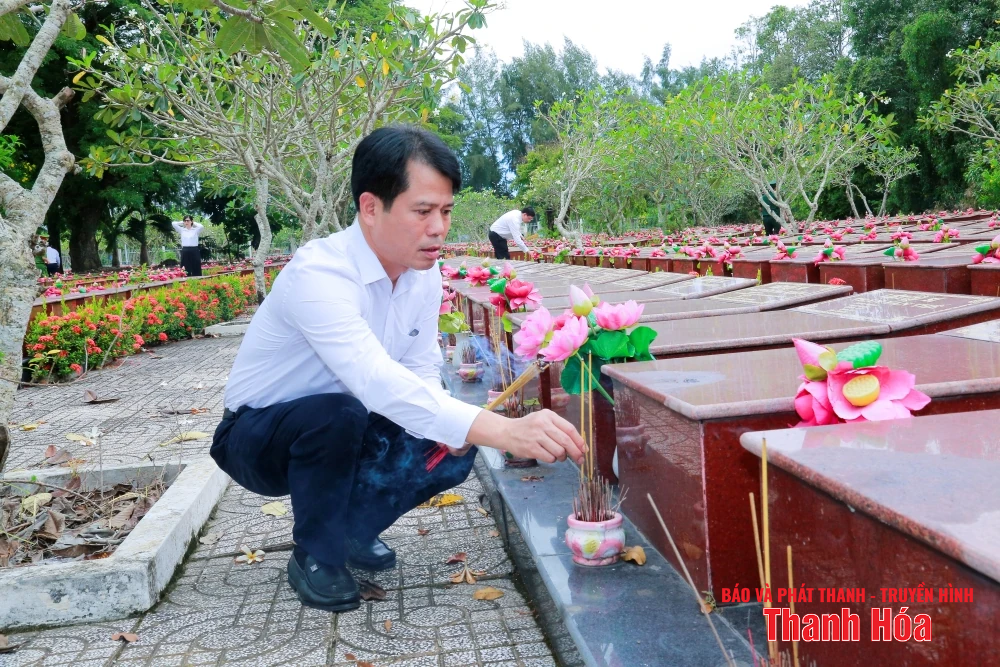 Đoàn đại biểu m88 trang chủ Thanh Hóa viếng các nghĩa trang liệt sỹ tại TP Cần Thơ