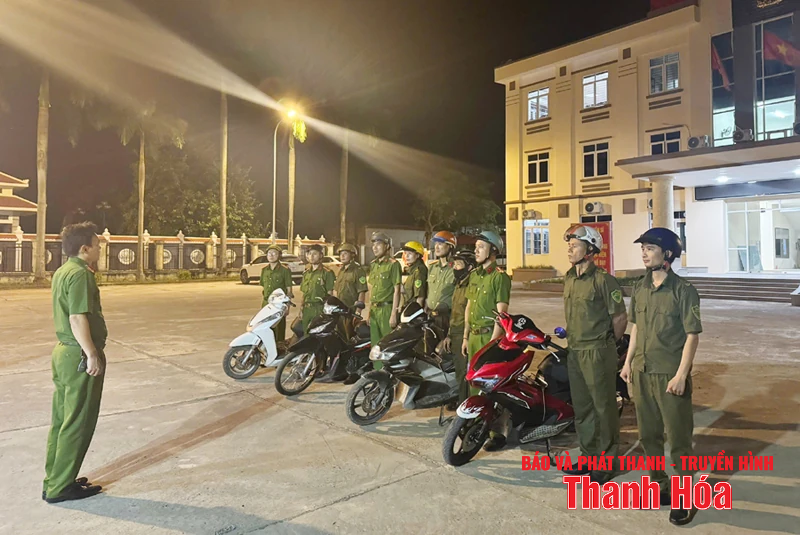 Công an phường Đông Quang tuần tra đêm bảo vệ bình yên cho Nhân dân