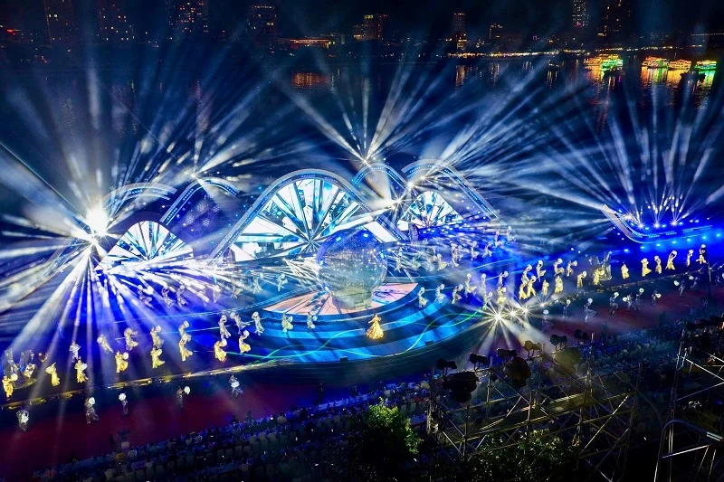 Đêm link vào m88 mới nhất khép lại DIFF 2025: Nghệ thuật ánh sáng chở khát vọng hòa bình và phát triển