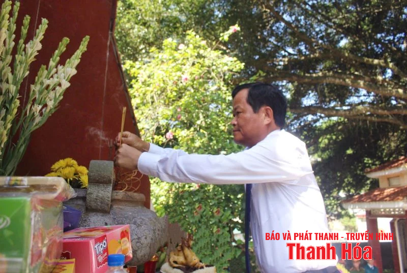 Phó Chủ tịch HĐND m88 trang chủ Nguyễn Quang Hải thăm gia đình chính sách tại các xã Quan Sơn, Trung Hạ