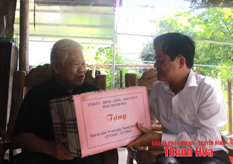 Phó Chủ tịch HĐND m88 trang chủ Nguyễn Quang Hải thăm gia đình chính sách tại các xã Quan Sơn, Trung Hạ