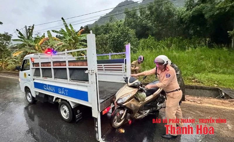 Công an các xã miền núi chủ động công tác phòng ngừa sạt lở, lũ ống, lũ quét