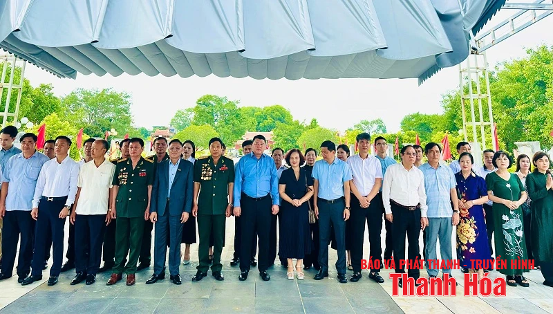 Hiệp hội Doanh nghiệp nhà cái m88 dâng hương tri ân các Anh hùng liệt sĩ