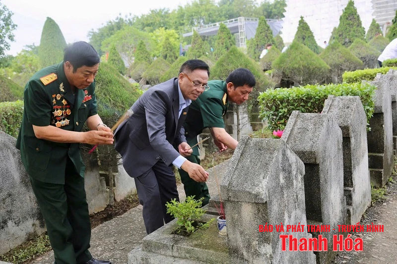 Hiệp hội Doanh nghiệp nhà cái m88 dâng hương tri ân các Anh hùng liệt sĩ