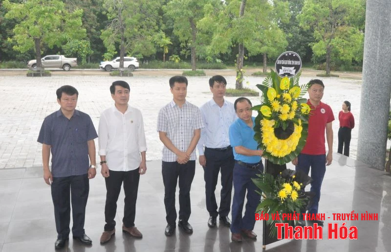 Thăm viếng, chia buồn gia đình nạn nhân tử vong trong vụ lật link vào m88 bhki ở Hà Tĩnh