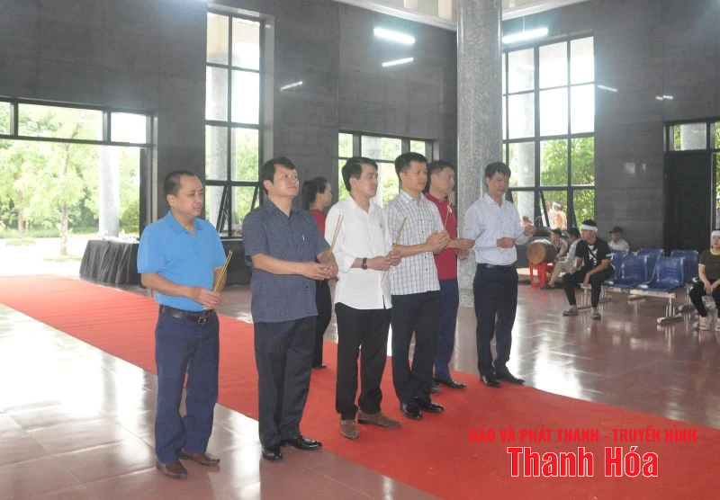 Thăm viếng, chia buồn gia đình nạn nhân tử vong trong vụ lật link vào m88 bhki ở Hà Tĩnh