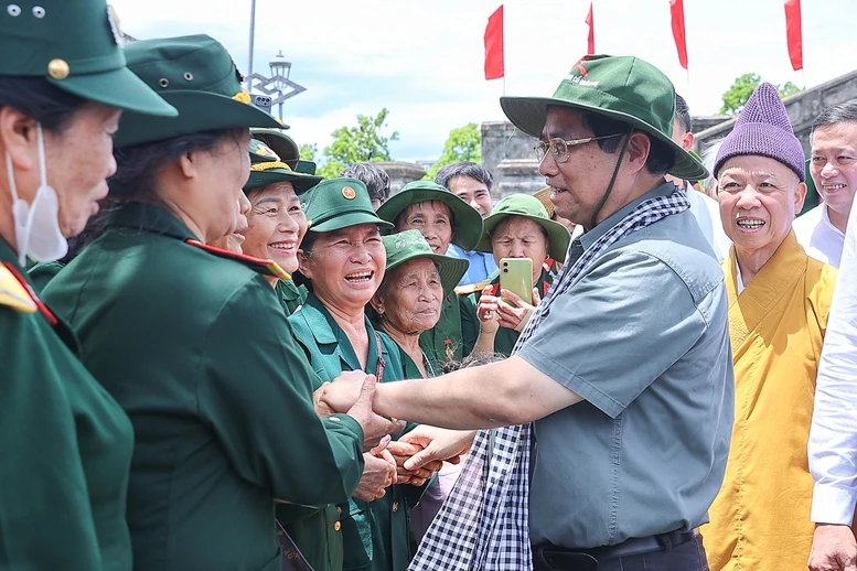 Thủ tướng thăm Mẹ Việt Nam đăng ký m88 hùng, dâng hương tại Thành cổ Quảng Trị và Nghĩa trang Đường 9
