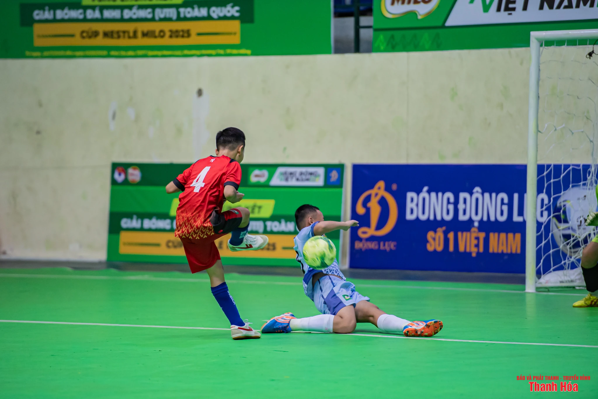 Thắng tưng bừng, U11 Việt Hùng Thanh Hóa thắp sáng hy vọng vào tứ kết