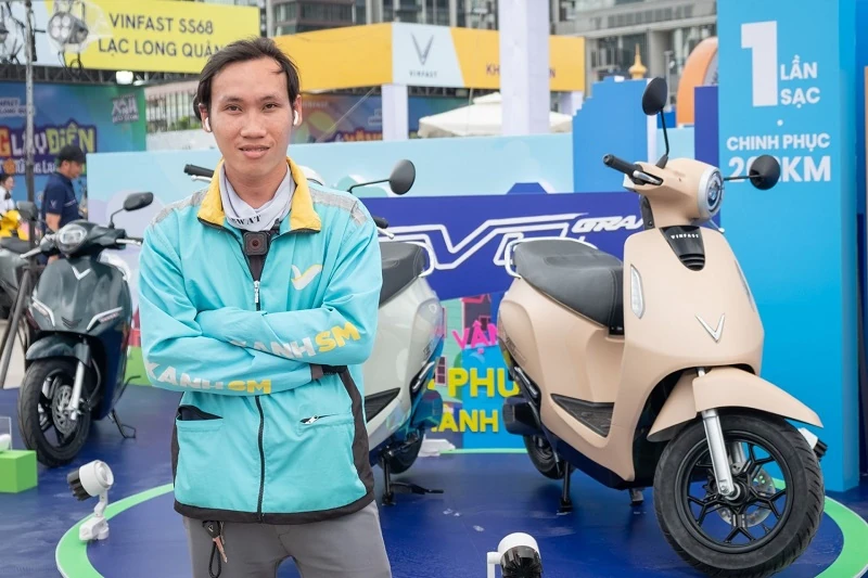 Người dùng hào hứng với xe máy điện VinFast Evo Grand có thêm pin phụ linh hoạt, giá hấp dẫn