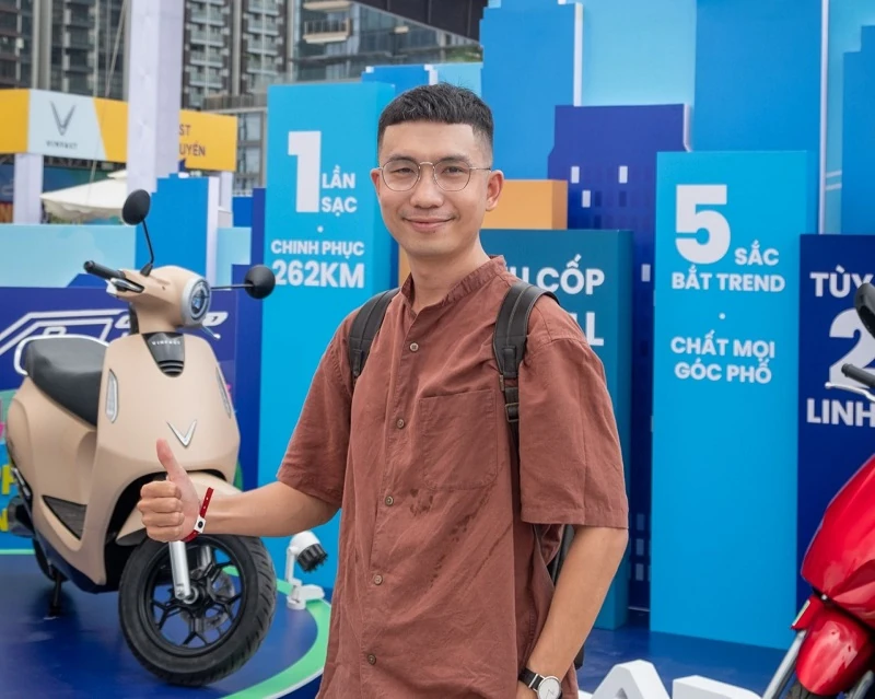 Người dùng hào hứng với xe máy điện VinFast Evo Grand có thêm pin phụ linh hoạt, giá hấp dẫn
