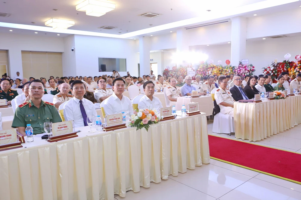Bí thư Tỉnh ủy Nguyễn Doãn Anh gặp mặt các tướng lĩnh, sĩ quan công an đồng hương Thanh Hóa tại Hà Nội