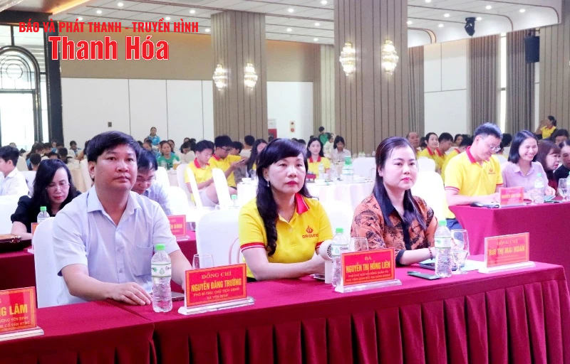 Chương trình Trái tim yêu thương trao quà cho 405 trẻ mồ côi khó khăn tại Thanh Hoá