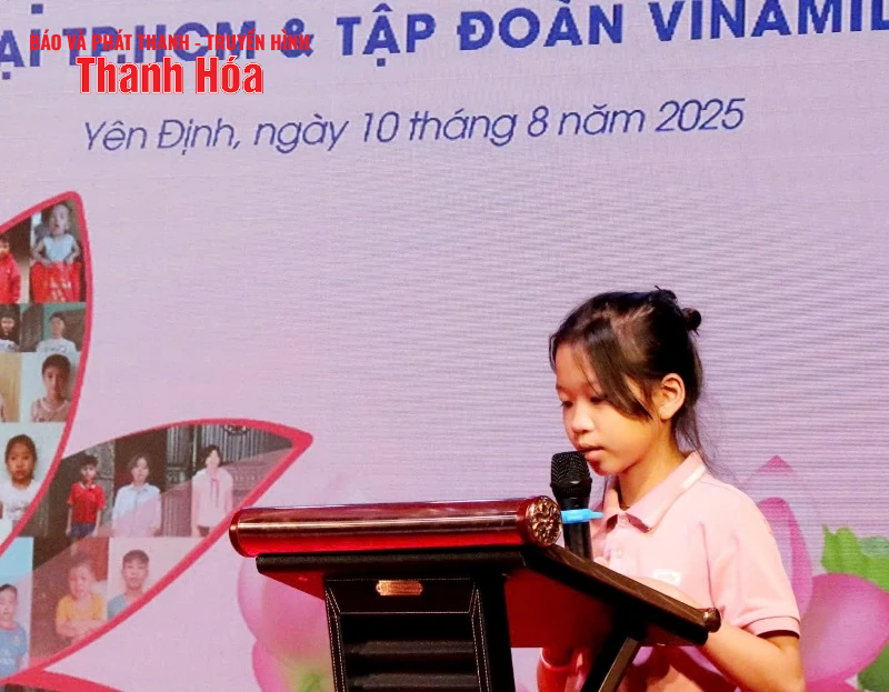Chương trình Trái tim yêu thương trao quà cho 405 trẻ mồ côi khó khăn tại Thanh Hoá