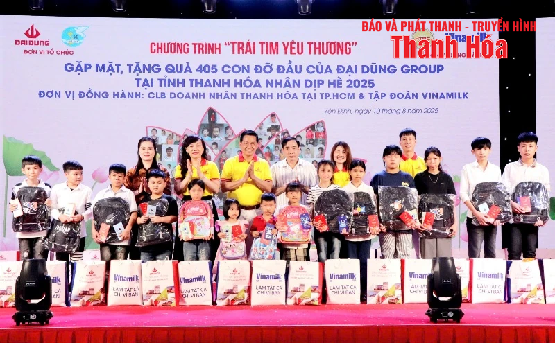 Chương trình Trái tim yêu thương trao quà cho 405 trẻ mồ côi khó khăn tại Thanh Hoá