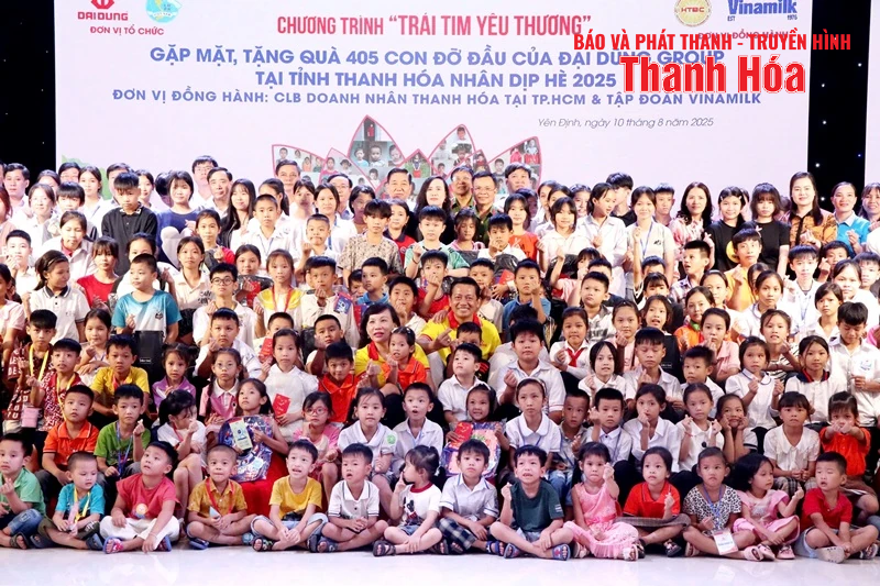 Chương trình Trái tim yêu thương trao quà cho 405 trẻ mồ côi khó khăn tại Thanh Hoá