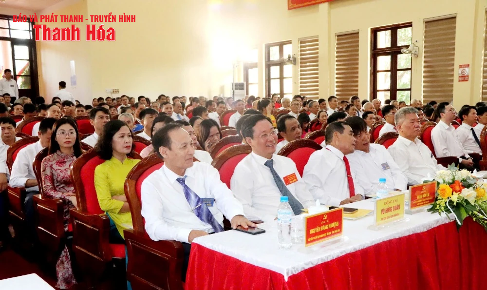 Phó Bí thư Tỉnh ủy Trịnh Tuấn Sinh dự và phát biểu chỉ đạo tại Đại hội Đảng bộ xã Yên Trường