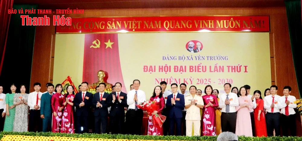 Phó Bí thư Tỉnh ủy Trịnh Tuấn Sinh dự và phát biểu chỉ đạo tại Đại hội Đảng bộ xã Yên Trường