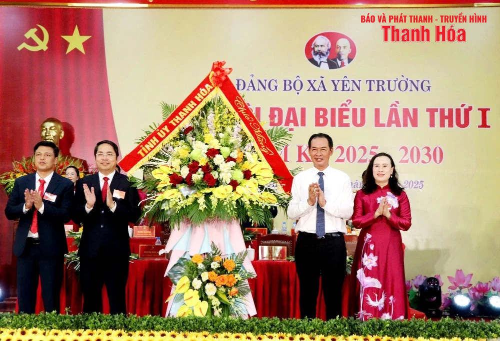 Phó Bí thư Tỉnh ủy Trịnh Tuấn Sinh dự và phát biểu chỉ đạo tại Đại hội Đảng bộ xã Yên Trường
