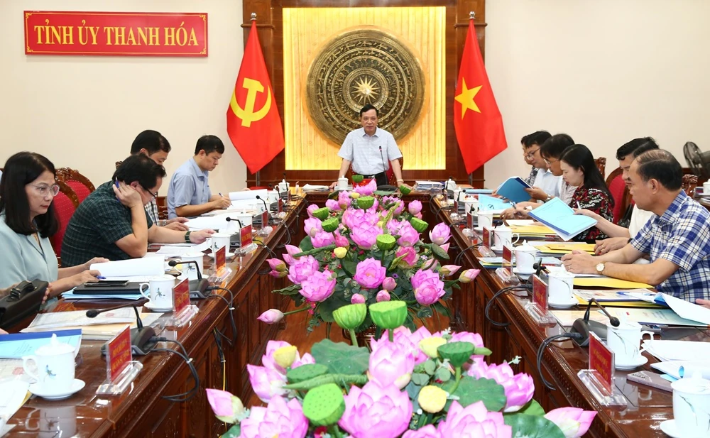 Phó Bí thư Thường trực Tỉnh ủy Lại Thế Nguyên cho ý kiến về công tác chuẩn bị đại hội đảng bộ 13 xã