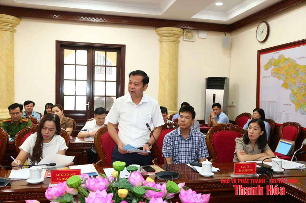 Phó Bí thư Thường trực Tỉnh ủy Lại Thế Nguyên cho ý kiến về công tác chuẩn bị đại hội đảng bộ 13 xã