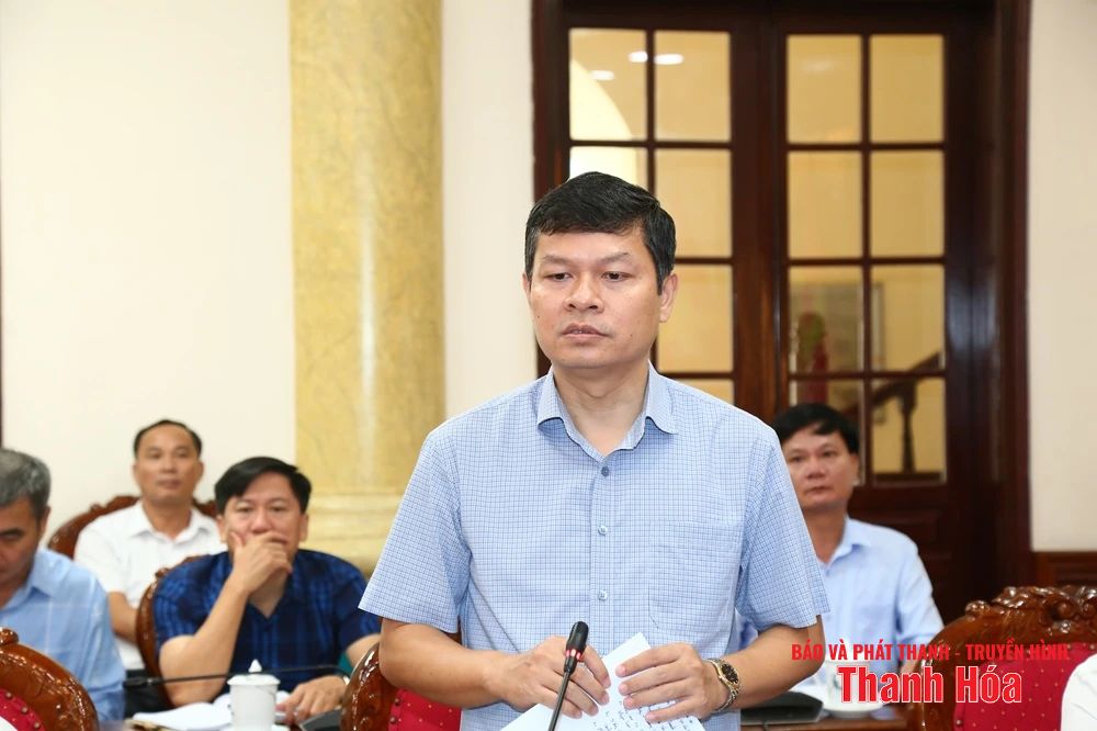 Phó Bí thư Thường trực Tỉnh ủy Lại Thế Nguyên cho ý kiến về công tác chuẩn bị đại hội đảng bộ 13 xã