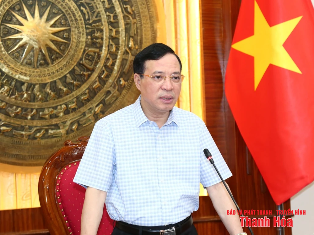 Phó Bí thư Thường trực Tỉnh ủy Lại Thế Nguyên cho ý kiến về công tác chuẩn bị đại hội đảng bộ 13 xã