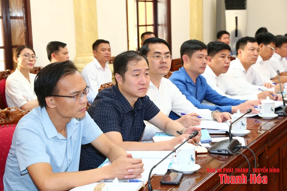 Phó Bí thư Thường trực Tỉnh ủy Lại Thế Nguyên cho ý kiến về công tác chuẩn bị đại hội đảng bộ 13 xã