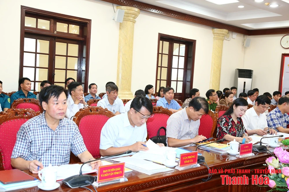 Phó Bí thư Thường trực Tỉnh ủy Lại Thế Nguyên cho ý kiến về công tác chuẩn bị đại hội đảng bộ 13 xã