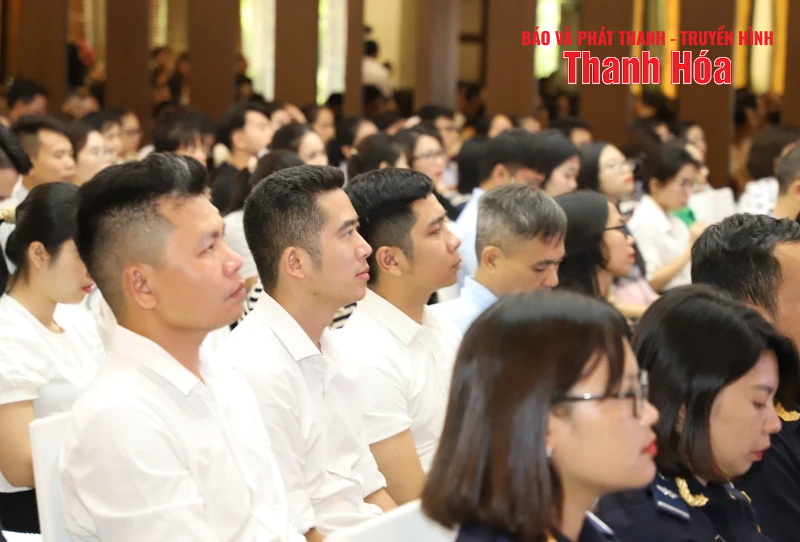 Chi cục Hải quan khu vực X đối thoại với hơn 200 doanh nghiệp