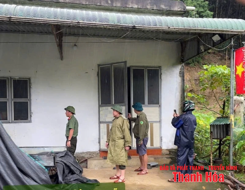 Xã Bá Thước vận động di dời 128 nhân khẩu đến nơi tránh trú bão