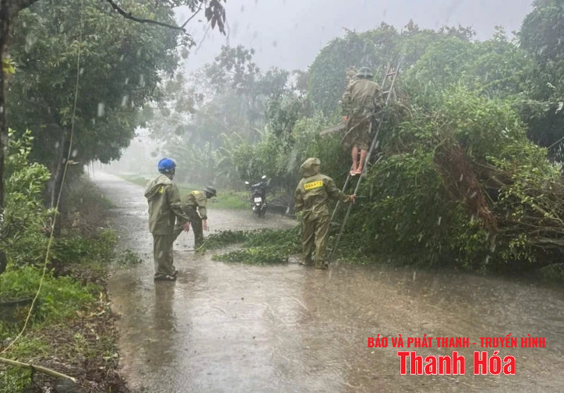 Ngập lụt, chia cắt cục bộ; bước đầu ghi nhận nhiều thiệt hại về nhà cửa, hoa màu