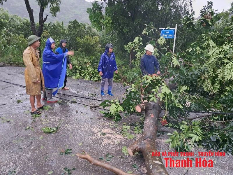 Ngập lụt, chia cắt cục bộ; bước đầu ghi nhận nhiều thiệt hại về nhà cửa, hoa màu