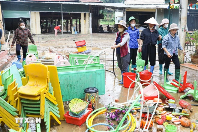 Thủ tướng: Không để học sinh thiếu trường, người dân thiếu nơi chữa bệnh do thiên tai
